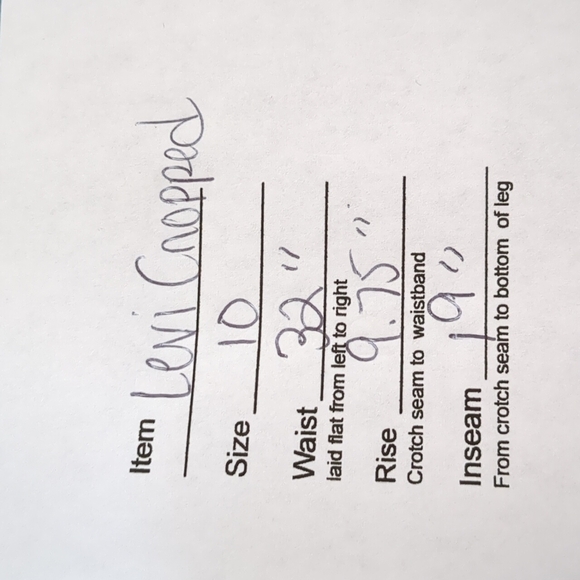 Levi's | Rolled Hem Cropped Jean | Size 10 - 32 waist EUC - Picture 5 of 5